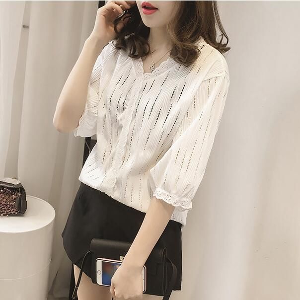 夏天就是要穿的爽朗点，白色T恤搭紧身牛仔裤，超显迷人身材