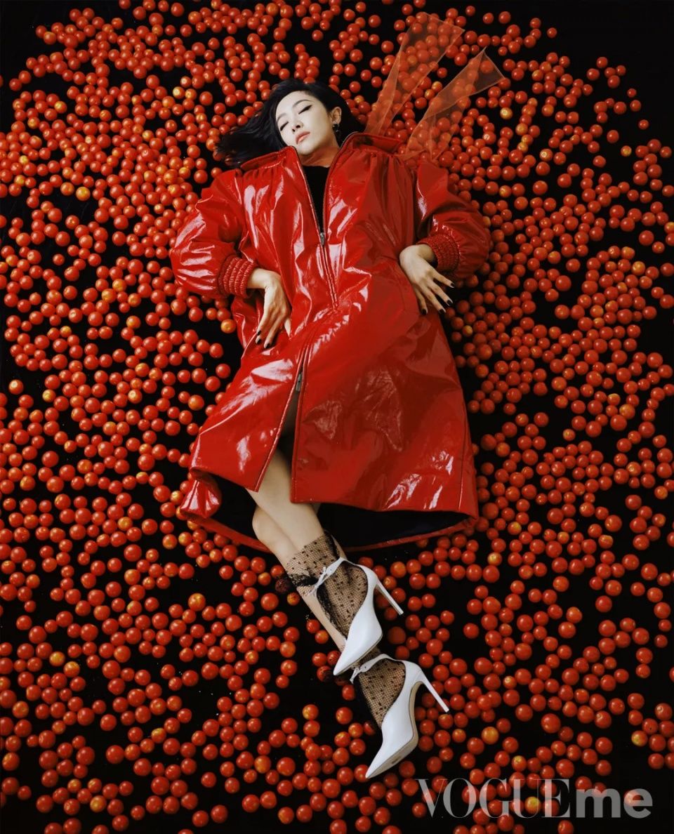 入秋这两个颜色穿在一起=很贵!