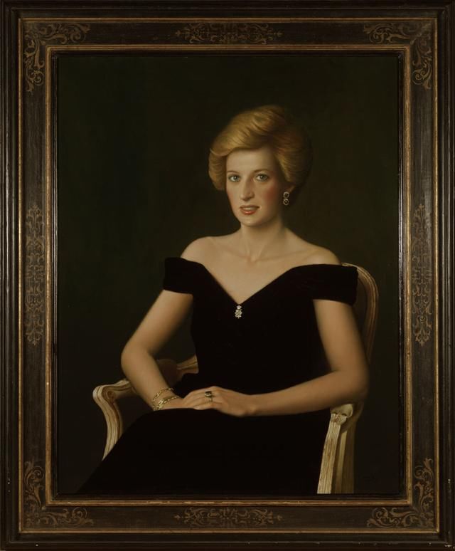 胸针迷戴胸针的戴安娜