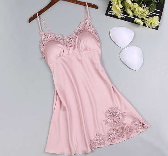 美丽白皙的肌肤需要一款知性成熟的睡衣陪衬，夜晚伴你入睡更愉悦