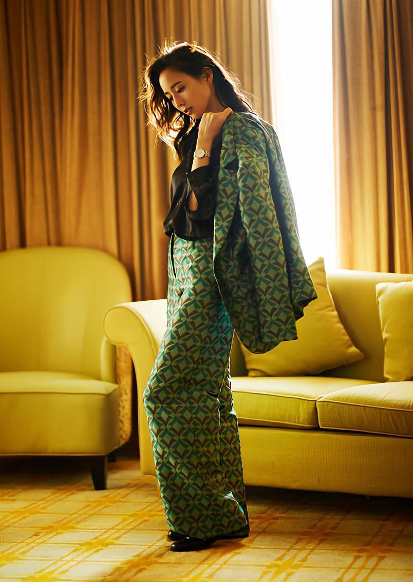 张钧宁随着《如懿传》再次大火，一身晚礼服光彩照人，时髦得飞起