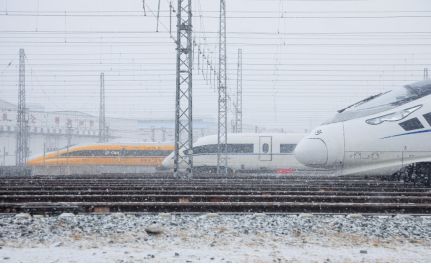 颜值更高了，快来看看北京雪中的“和谐号”“复兴号 ”~