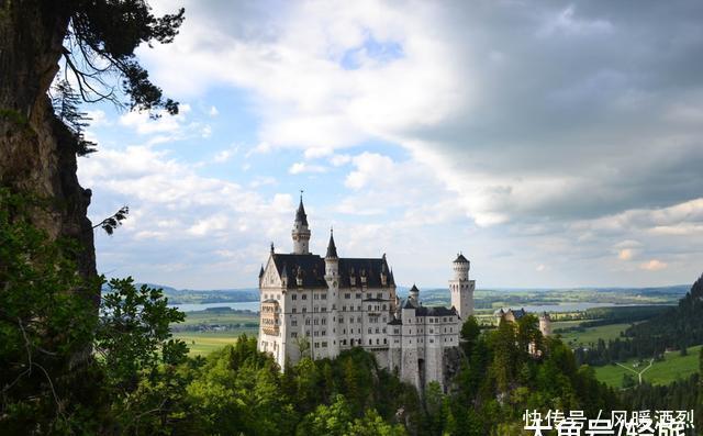 德国这座城堡，童话色彩十足，背后真相却是国王搭上的一条命