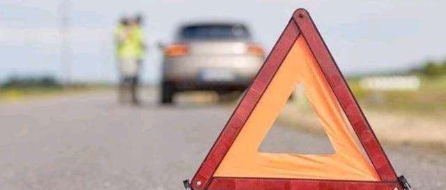  高速：高速应急车道换胎被扣六分？记住以下3点，就没有人会罚你