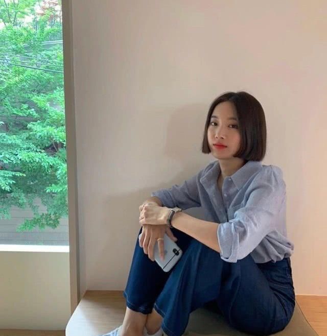  身上的穿搭：彻底和小白鞋说再见吧,今年这几款“淑女鞋”聪明的人早就穿上了