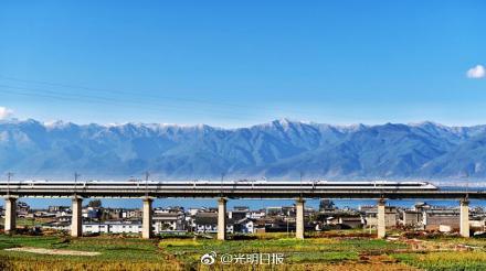 以后从昆明去丽江和蒙自，可以坐动车啦！