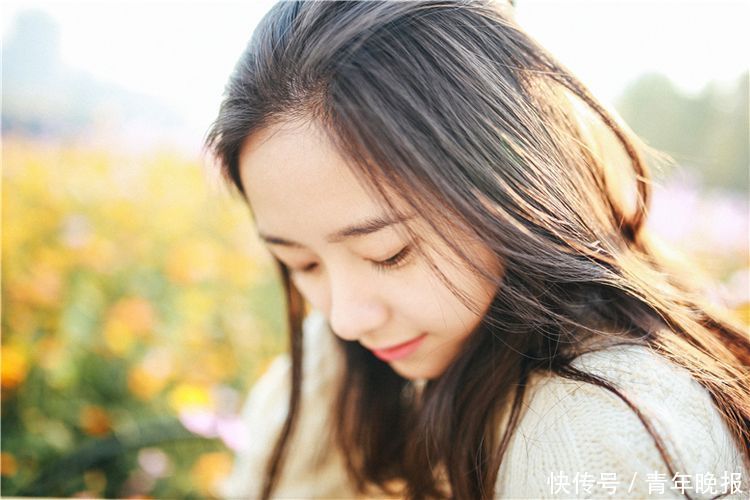 出嫁时继父不给嫁妆,三年后我发现一张银行卡