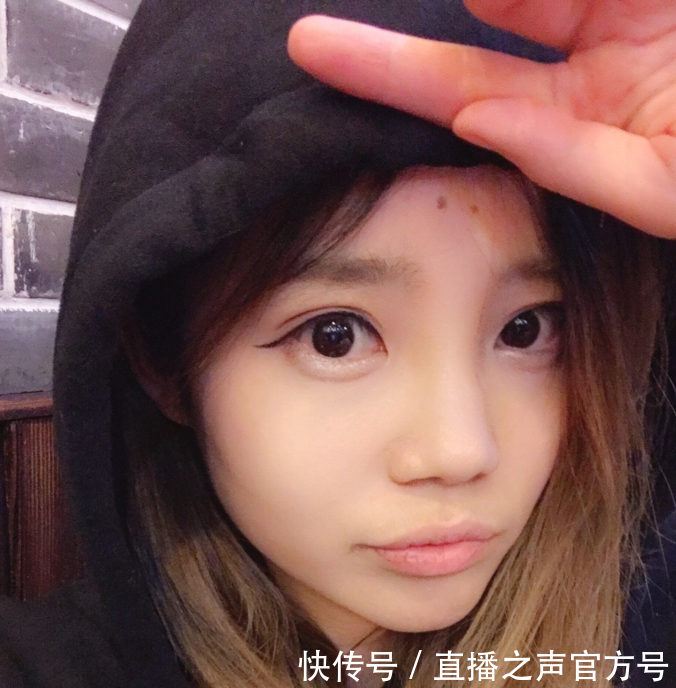 斗鱼女主播吃鸡月入240万,秒杀冯提莫和XDD