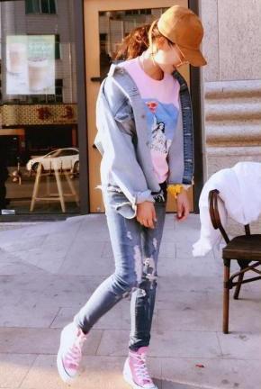 妈耶！我差点又认不出张檬了，脸上油光水滑的是刚打完玻尿酸吗？