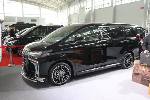  『丰田』有钱人的大玩具，家用选雷克萨斯LM还是丰田埃尔法？