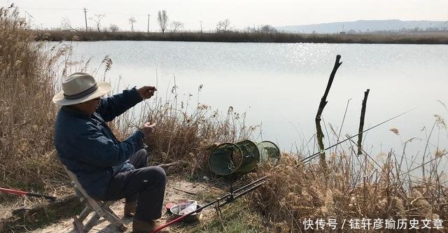  『摄影师』古稀老人爱垂钓，芦苇塘边一坐一天，说能不能钓到鱼并不重要