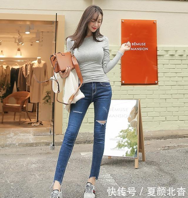  【工作】牛仔裤小姐姐个性独特，尽情展现女人曲线美，凸显了女性魅力！