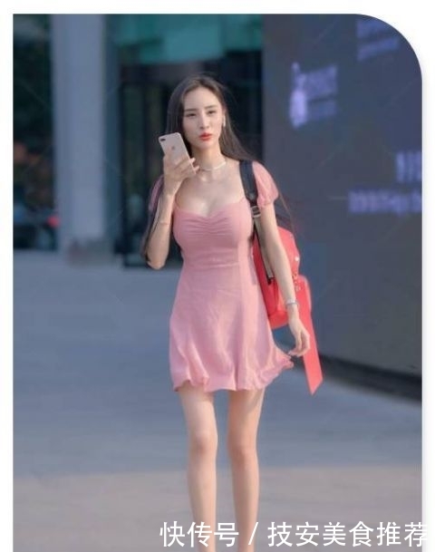 减龄：街拍：小姐姐“粉红芭比”系列的连衣裙，减龄时尚又大气！