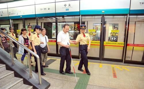  【五险一金】为什么有人宁拿3000元月薪也要进地铁工作？