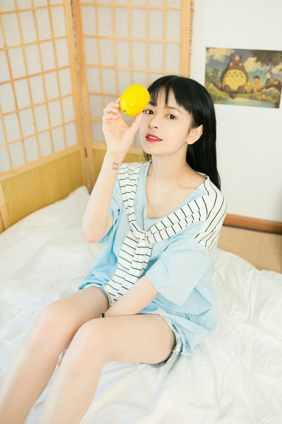 性感热裤美女白皙美腿私房诱惑写真