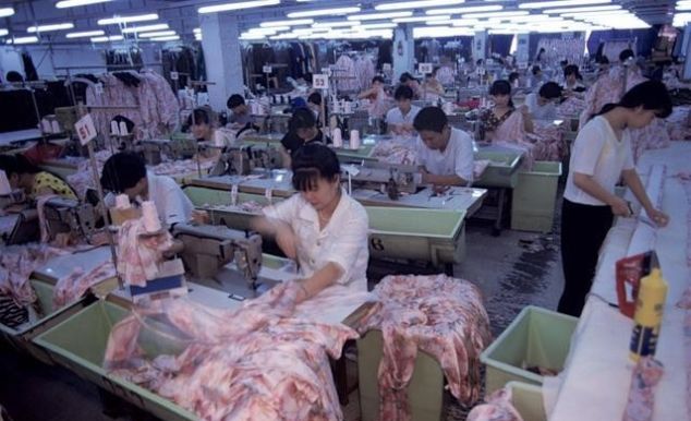  「漂亮」老照片直击90年代南下打工潮: 发财者寥寥无几, 图8发廊