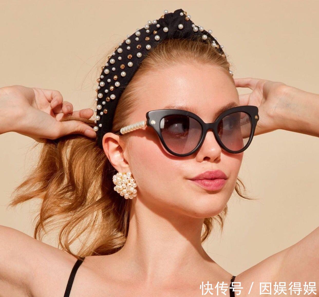  『用补水面膜』清洁面膜后：补水面膜VS毛孔收敛水哪个更好？实话告诉你：都没用
