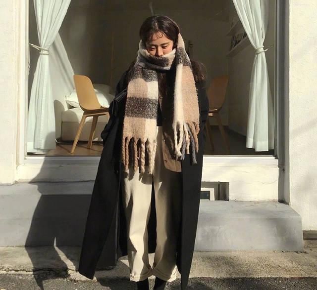  『显瘦』黑色大衣你真的会穿吗？8套随性穿搭任你挑，显瘦学起来