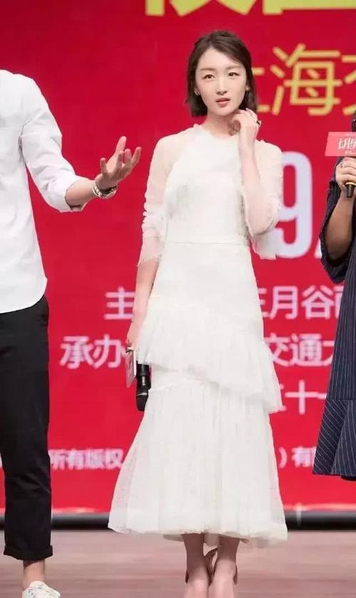 同样是88斤的佟丽娅与周冬雨,同穿粉色吊带裙,差距为何如此之大