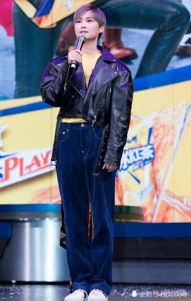 李宇春这腿可以单独出道了，她终于暴露身材，穿短裤秀出大长腿！