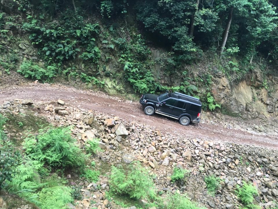 全新一代路虎发现揽胜在翁源穿越丛林挑战大坡开心的越野之旅