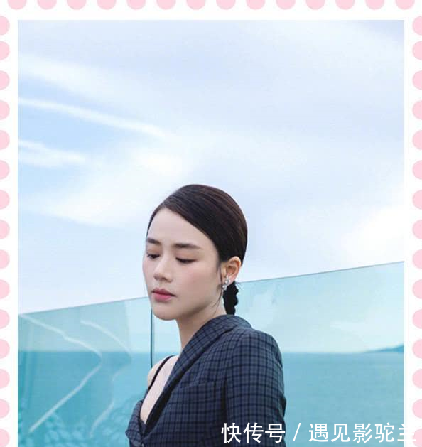 马思纯真大胆!深V秀香肩,网友上半身迷人,下半身雷人!