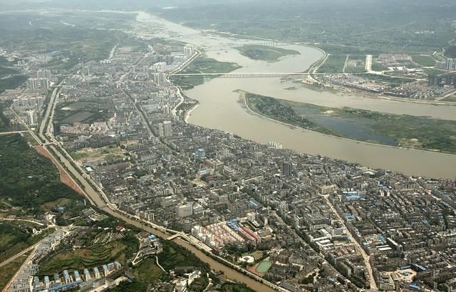 成都重庆建设环四川盆地高速：四川一地级市将成川渝中心？