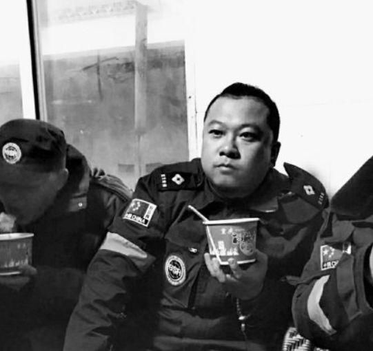  「应急仓库」蓝天救援队虎将为抗疫殉职，他给儿子留下美丽谎言