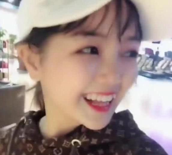 1米3的袖珍女孩变网红，身后有很多追随者，却都被她一一拒绝了！