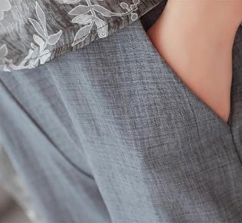 嫂子去香港旅游，回来穿的时尚套装太迷人啦!举手投足满满女神范