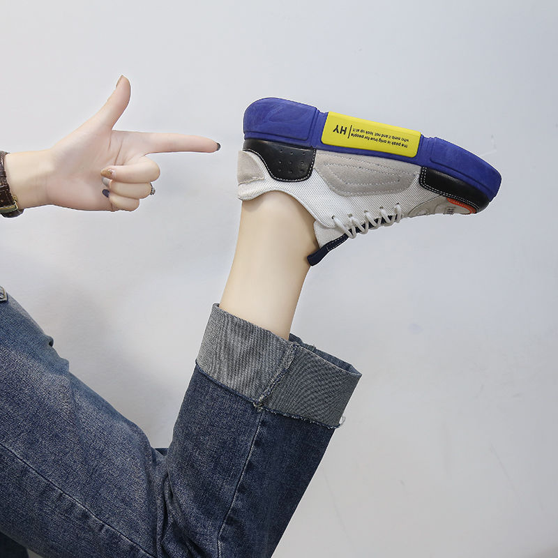 别再傻傻穿磨脚的高跟鞋了，女神都在穿运动鞋，舒适柔软逛街必备