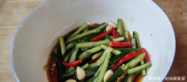  『特别』教你一个开胃又下饭的腌黄瓜，腌出的黄瓜清脆爽口，方法特别简单