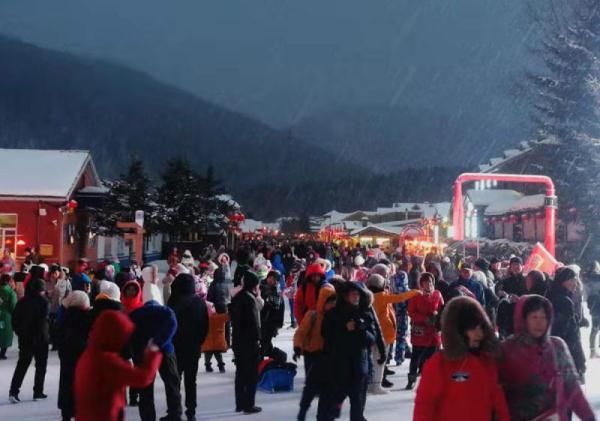 中国雪乡景区迎来旅游高峰