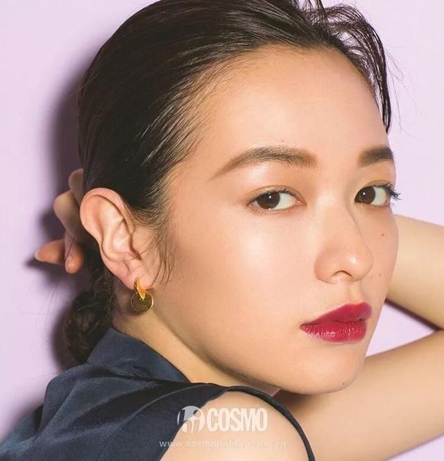 彩妆迷｜衣橱中必有小黑裙，那么唇膏中的“小黑裙”是哪个色号？