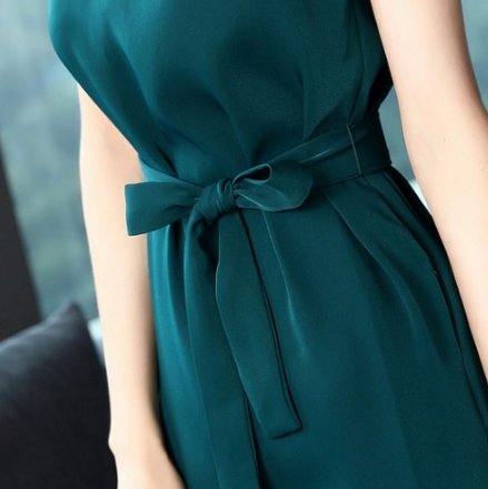 好迷人!45岁老婆穿这“勾魂裙”，婀娜又多姿，让人移不开眼