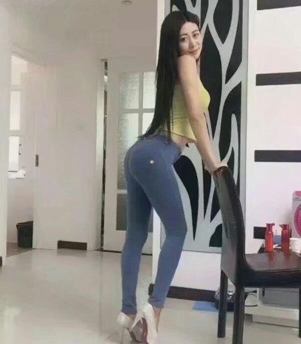 优雅帅气的紧身牛仔裤,穿上它让你的气质更优雅!