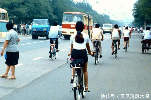  #夏季#老照片八十年代的夏日生活街拍！