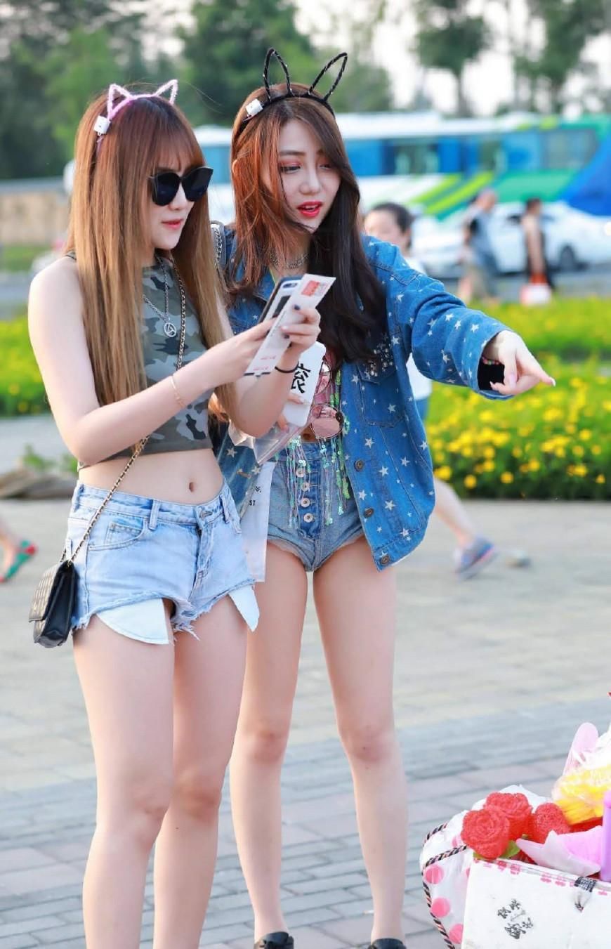 街拍时尚:图3身材完美，图4气质真的好!