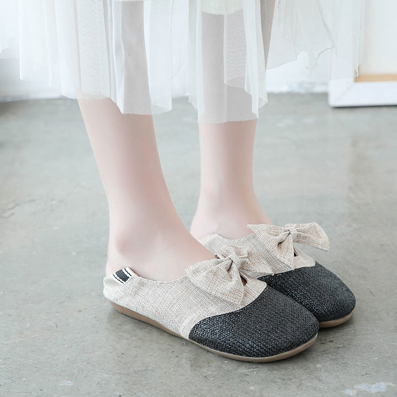 不爱穿高跟鞋的女人有福了，瞧瞧新出的“凉鞋”，简单好看还减龄