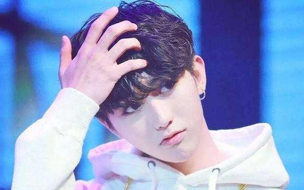 蔡徐坤被指拍戏要天价，形象一落千丈，粉丝：这是造谣，别信啊