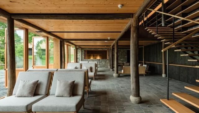 他在浙江大山里租6间房，花1500万装修，被村民嫌：太普通