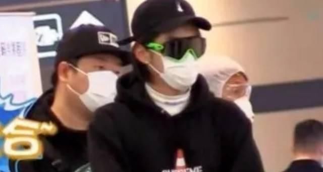  [严严实实]阿娇阿Sa穿防护服戴面罩,杨紫披雨衣加手套,明星开启复工模式防护措施哪家强？