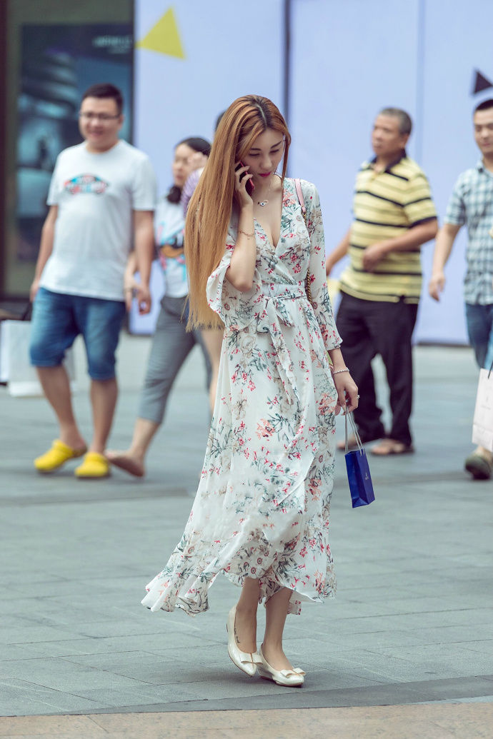 街拍路人，几套魅力十足的穿搭参考，轻松打造夏日女神范