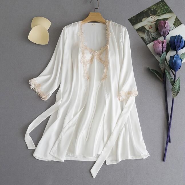 朦朦胧胧才是女人的美，面料丝滑柔顺，穿在身上特别凉快，美极了