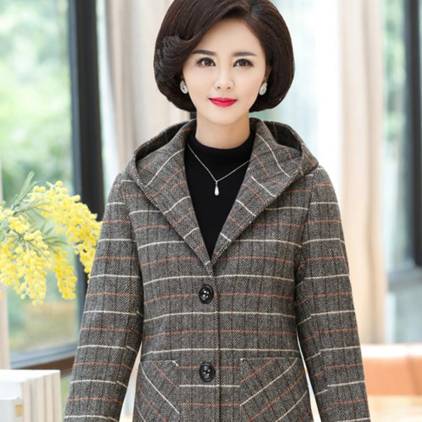 70后不想被叫阿姨，试试花外套+阔腿裤，洋气美嫩，像个大姑娘