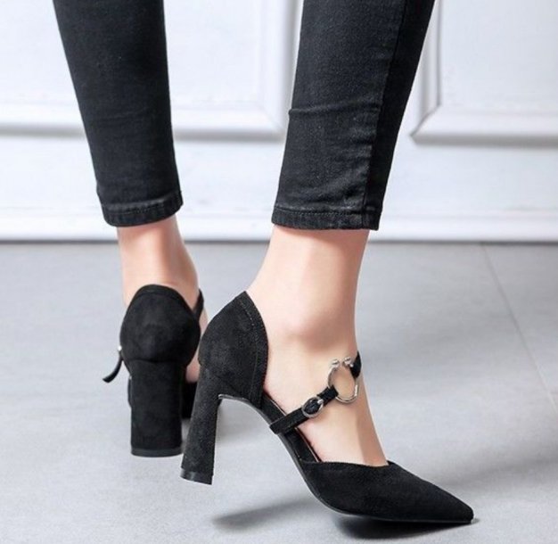 女人在嫌累都要穿的高跟鞋，时尚性感，穿上实在是迷人