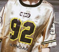 比基尼太暴露了!适合东方穿“保守泳衣“，让人忍不住多看几眼