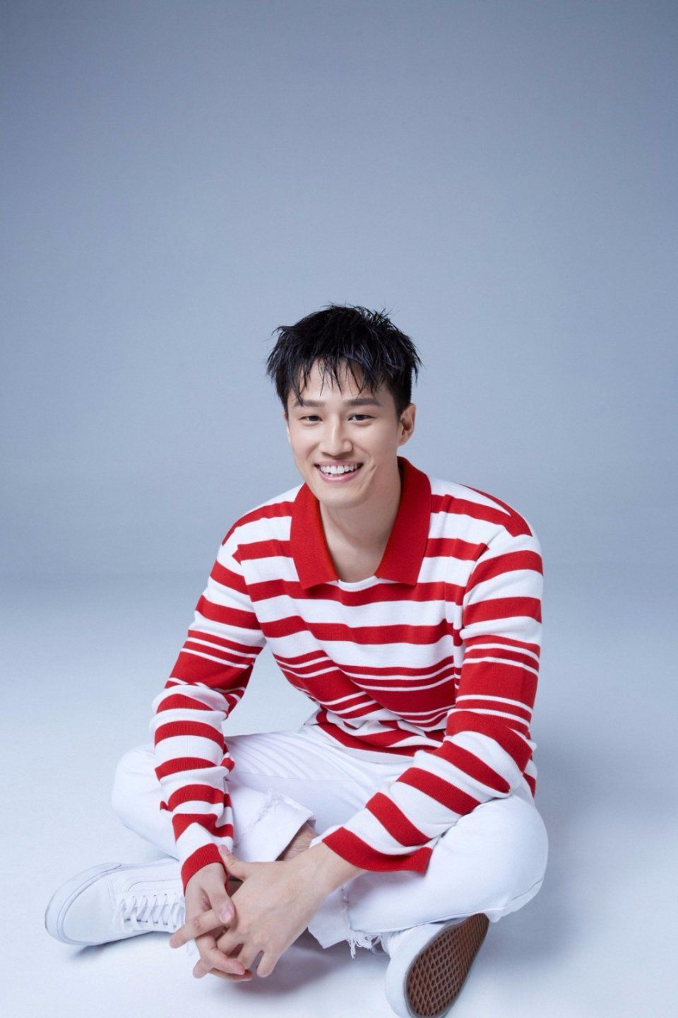 徐新洋演绎阳光暖男新标配 可盐可甜的《蓝白红三部曲》