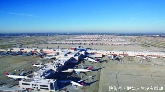 美国机场不发薪水，安检出大事乘客一不小心，带枪登上飞机