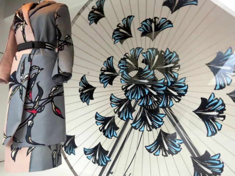 没想到!她把《演戏攻略》中的元素用在橱窗里,高级炸了!